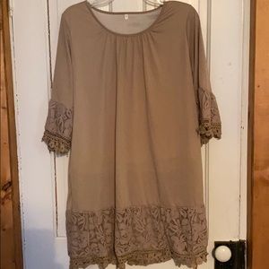 Taupe colored short sleeve laced long shirt.